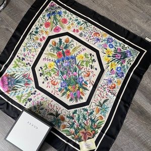 Gucci silk flora scarf new with tags